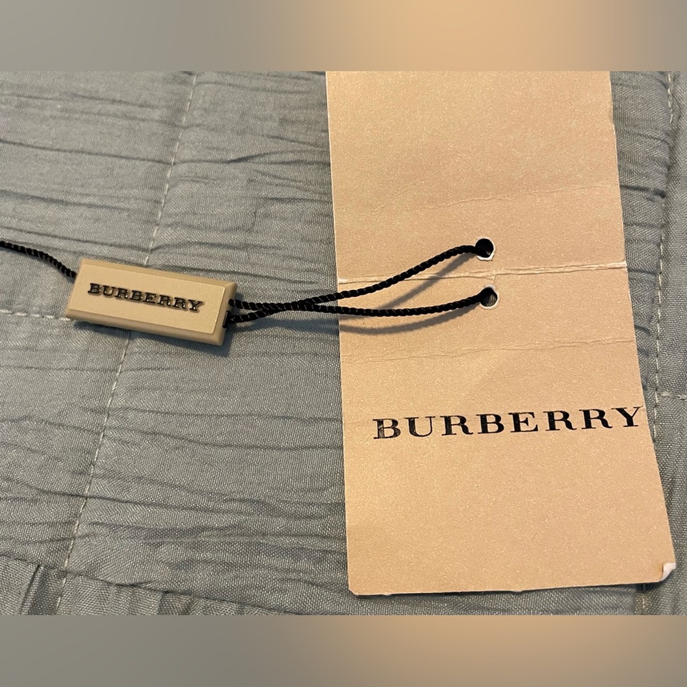 Burberry Merino Wool Reversible Cape Viola Check Horseferry Road London - Picture 12 of 15